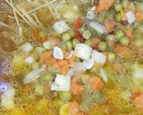 Foto del paso 5 de la receta: Sopa de pollo con macedonia de verduras