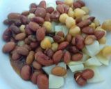 A picture of step 4 of Rajma imli dipping chat.