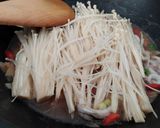 Foto langkah ke 3 dari resep Tumis Udang Cumi Jamur Enoki.