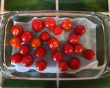 Foto del paso 1 de la receta: Tomates cherry asados con hierbas aromáticas 🍅