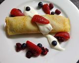 Foto del paso 5 de la receta: CREPES O PANQUEQUES DE ARÁNDANOS, FRAMBUESAS, FRUTILLAS CON SIROPE DE CHOCOLATE