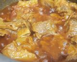 A picture of step 2 of Bhindi gosht.