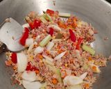 รูปขั้นตอนการทำที่ 1 ของ ข้าวผัดแฮมทุกอย่างที่ขวางหน้า