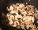 Foto del paso 3 de la receta: Estofado de pollo al vino tinto con puré de papá