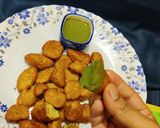 A picture of step 8 of Moong dal pakoda.
