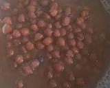 A picture of step 2 of Kala chana masala.
