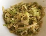 Foto del paso 3 de la receta: Ensalada de col con azúcar moreno