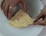 A picture of step 6 of Sandwich Masala Papad.