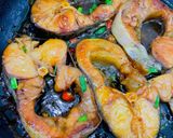 Hình bước làm 3 của món Cá hú kho tộ