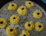 Foto langkah ke 4 dari resep Kue Semprit 3 bahan, no Mixer, No oven.