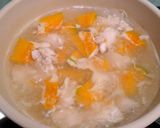 Foto langkah ke 4 dari resep Sup Ayam Labu Kuning.