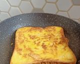 Foto langkah ke 3 dari resep Roti Telur Dadar - very simple breakfast!.