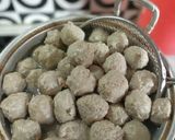 Foto langkah ke 2 dari resep Bakso sapi simple dan kenyal.