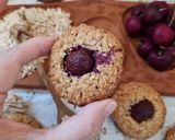 Foto del paso 3 de la receta: Galletas de avena y cerezas con carozo ("hueso") 🍒