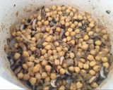Foto del paso 3 de la receta: Garbanzos con champiñones portobello y queso brie