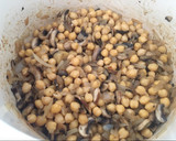 Foto del paso 3 de la receta: Garbanzos con champiñones portobello y queso brie