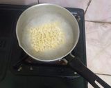 Foto langkah ke 1 dari resep Omelette indomie telur.