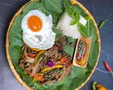 Hình bước làm 5 của món 📣 Thịt bò xào húng quế kiểu Thái 🥩🫑🧅🌿