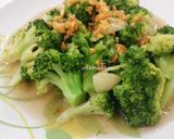 Foto langkah ke 4 dari resep Cah Brokoli Bawang Putih.