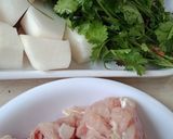 A picture of step 1 of روایتی سالن شلجم گوشت.