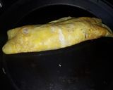 Foto del paso 3 de la receta: Tortilla de huevos con queso y salami