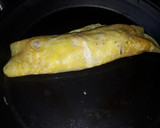 Foto del paso 3 de la receta: Tortilla de huevos con queso y salami