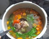 Foto langkah ke 7 dari resep Sup Iga Sapi Rempah.