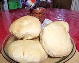 Foto del paso 3 de la receta: Hamburguesas rellenas, papas con cheddar y cebollín, pan casero