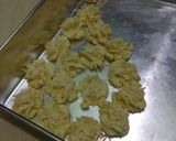Foto langkah ke 5 dari resep Kue Kering Semprit Keju Susu.