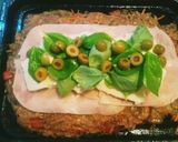 Foto del paso 3 de la receta: Pastel de carne relleno de jamón, queso y albahaca