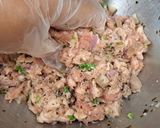 รูปขั้นตอนการทำที่ 6 ของ ลาบหมูก้อนทอดใบชะมวง