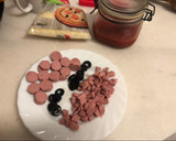 Foto del paso 2 de la receta: Mini pizzas de pan blando 🍕
