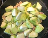 รูปขั้นตอนการทำที่ 2 ของ บวบผัดไข่ใส่หมูสับ (คลีน)