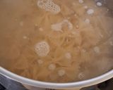 Foto del paso 2 de la receta: Pasta con pollo y chícharos