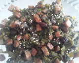 Foto del paso 4 de la receta: Espinacas con uvas pasas y jamón de cerdo...🌿🌰🍖🥓🍇