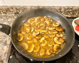 Foto del paso 4 de la receta: Muslitos de pollo con champiñones