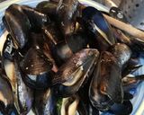 Foto del passaggio 1 della ricetta #482 Cozze alla tarantina 🍣🍅🌶️🌿