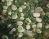 Foto del paso 1 de la receta Habas con espárragos y gulas