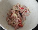 Foto langkah ke 3 dari resep Tumis Sosis Bawang Bombay.