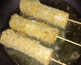 รูปขั้นตอนการทำที่ 5 ของ ขนมปังโรลไส้กรอกทอด (Deep-fried Sausage Bread Rolls)