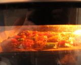 Foto del paso 20 de la receta: Pizza de berenjenas, cebolla, tomatitos y mozzarella