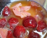 Foto langkah ke 1 dari resep Jus Jambu Jeruk Strawberry Tanpa Gula (Mixed Guava Orange Strawberry Juice).