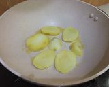 Foto langkah ke 3 dari resep Breakfast with Eggs & Potatos/Tomatos (3 Bahan).