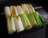 A picture of step 2 of Pan-Seared Scallion Skewers.