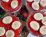 صورة لخطوة 2 من وصفة احلى مهلبية جلي بالفراولة 🍓من يد ملوكه