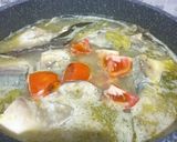 Foto langkah ke 4 dari resep Ikan Kembung Kuah Kuning.