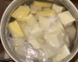 A picture of step 1 of Porridge yam.