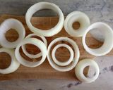 Foto del paso 1 de la receta: Aros de cebolla al horno c/ dip de zanahoria