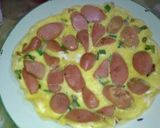 Foto langkah ke 4 dari resep Telor dadar sosis ayam teflon.