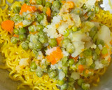 மேகி மசாலா ஸ்டப்டு இட்லி(maggi masala stuffed idly recipe in tamil) ரெசிபி ஸ்டேப் 3 புகைப்படம்